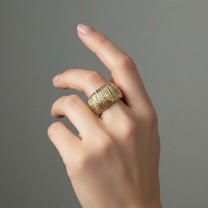 GRATTÒ anello indossato corretto