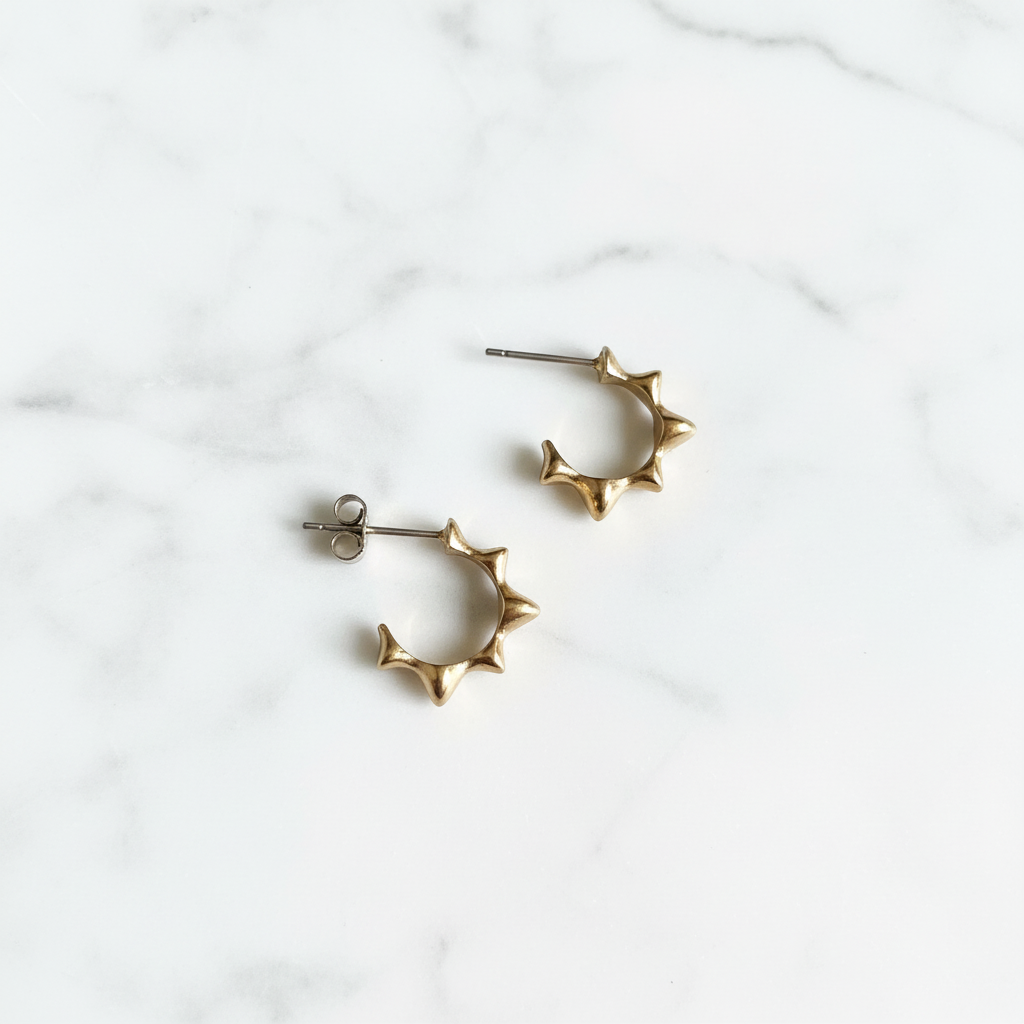 Orecchini - alta esposizione su marmo bianco